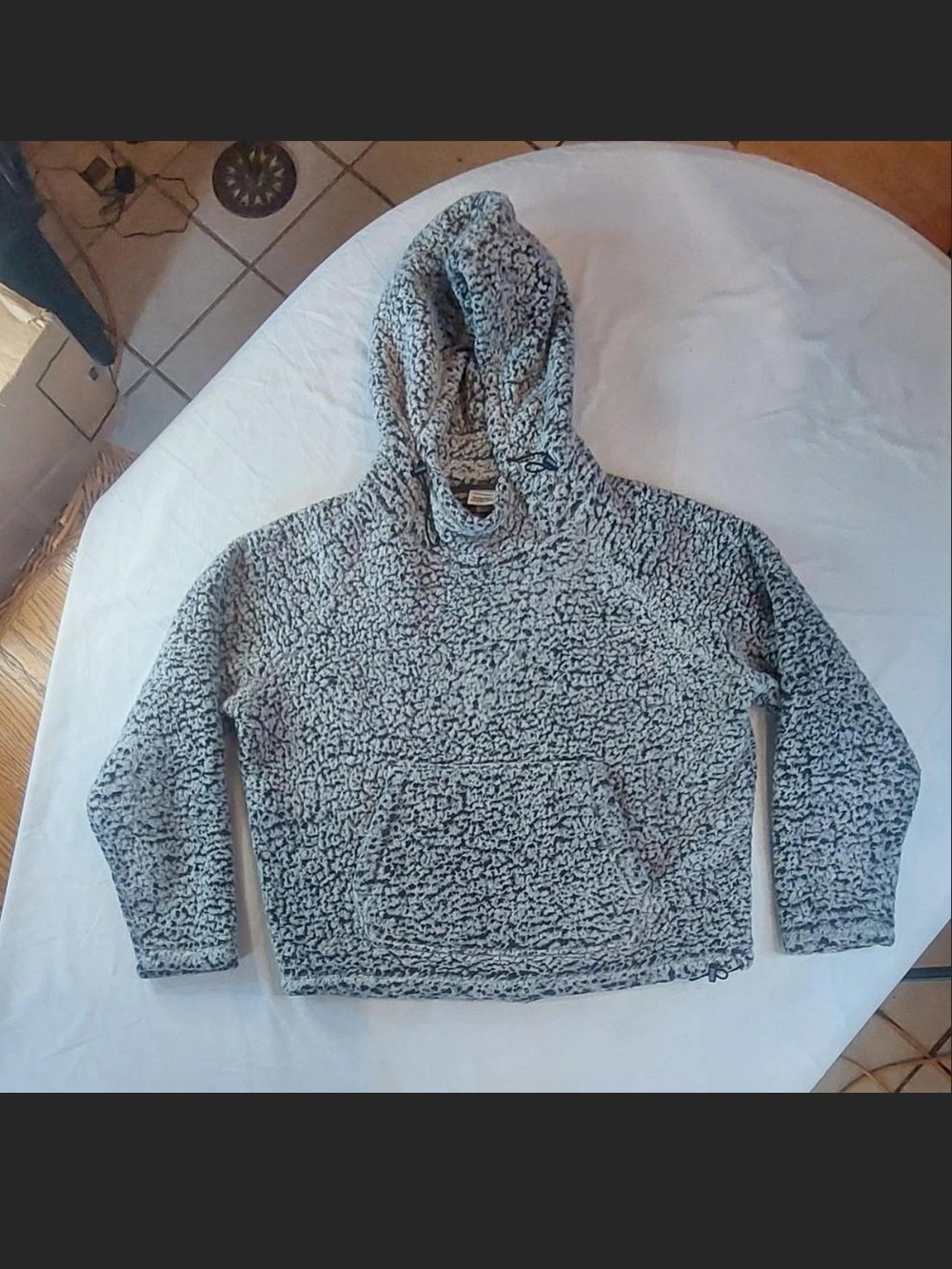 PINK Victoria’s Secret Gray Speckled Sherpa Hoodie Size S Excellent condition